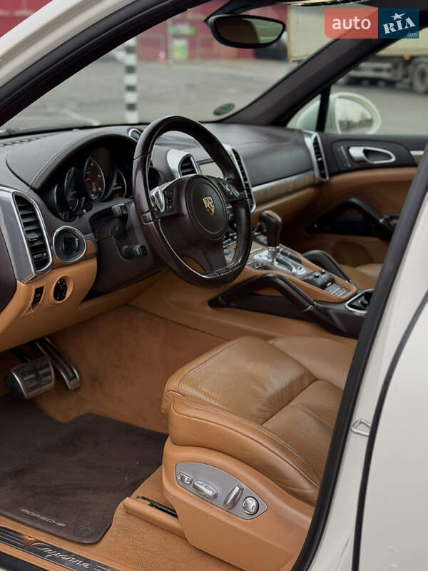 Внедорожник / Кроссовер Porsche Cayenne 2011 в Киеве