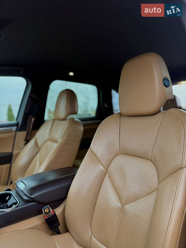 Внедорожник / Кроссовер Porsche Cayenne 2011 в Киеве