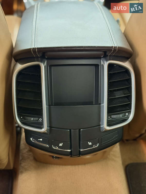 Внедорожник / Кроссовер Porsche Cayenne 2011 в Киеве