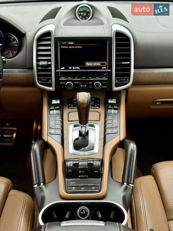 Внедорожник / Кроссовер Porsche Cayenne 2011 в Киеве
