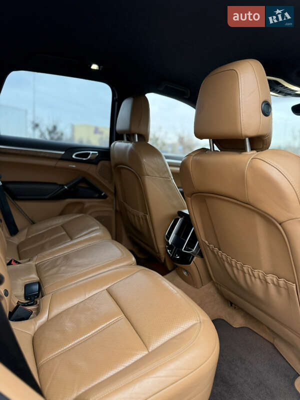 Внедорожник / Кроссовер Porsche Cayenne 2011 в Киеве
