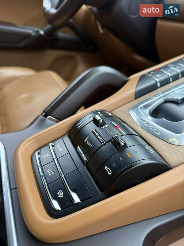 Внедорожник / Кроссовер Porsche Cayenne 2011 в Киеве