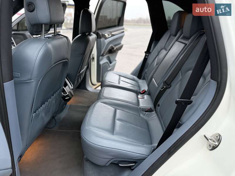 Внедорожник / Кроссовер Porsche Cayenne 2011 в Днепре