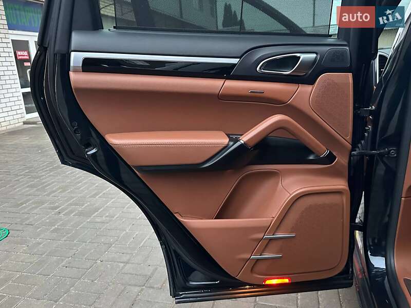 Внедорожник / Кроссовер Porsche Cayenne 2016 в Харькове