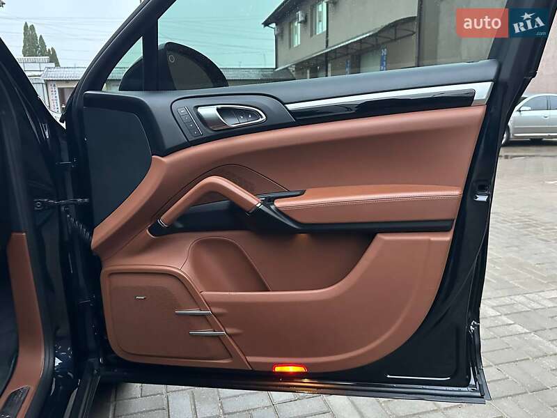 Внедорожник / Кроссовер Porsche Cayenne 2016 в Харькове