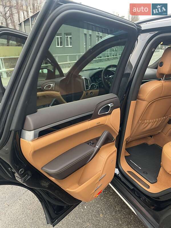 Внедорожник / Кроссовер Porsche Cayenne 2017 в Киеве фото 10 Внедорожник / Кроссовер Porsche Cayenne 2017 в Киеве