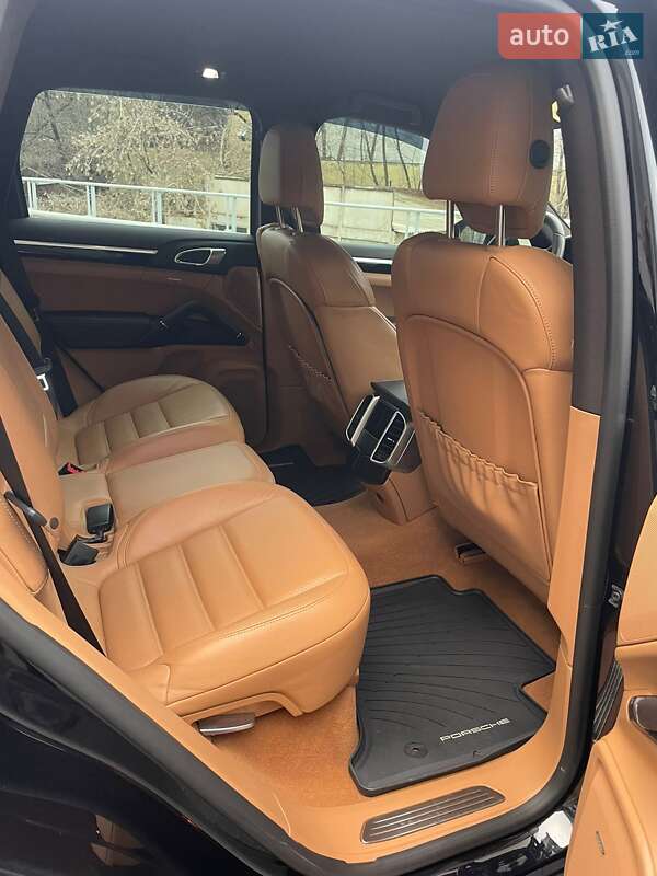 Внедорожник / Кроссовер Porsche Cayenne 2017 в Киеве фото 26 Внедорожник / Кроссовер Porsche Cayenne 2017 в Киеве
