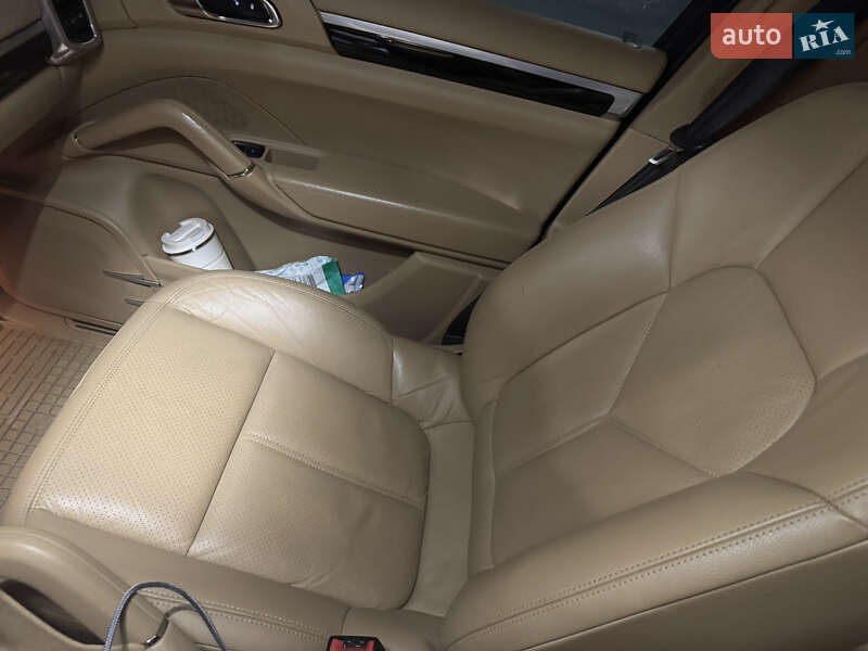 Внедорожник / Кроссовер Porsche Cayenne 2013 в Одессе