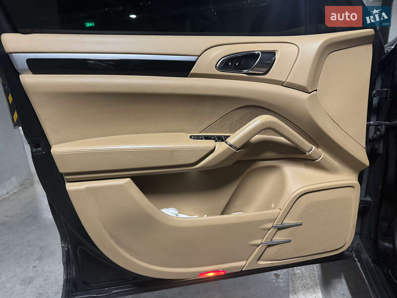 Внедорожник / Кроссовер Porsche Cayenne 2013 в Одессе