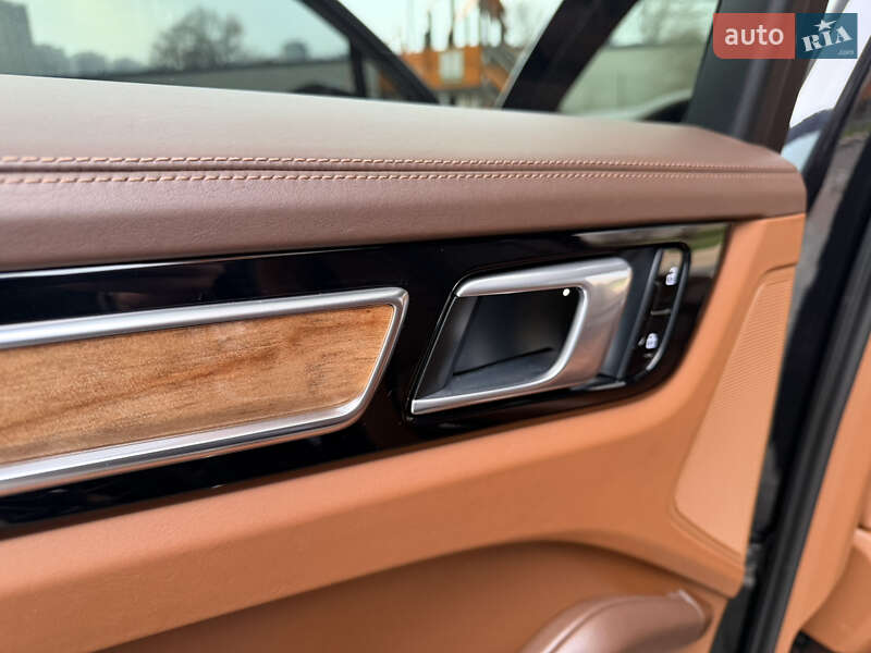 Внедорожник / Кроссовер Porsche Cayenne 2018 в Киеве фото 23 Внедорожник / Кроссовер Porsche Cayenne 2018 в Киеве