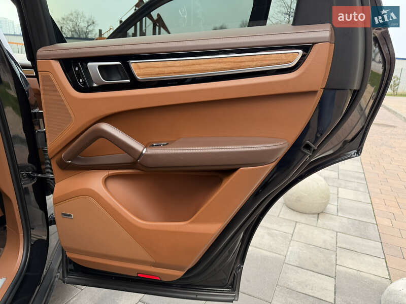 Внедорожник / Кроссовер Porsche Cayenne 2018 в Киеве фото 28 Внедорожник / Кроссовер Porsche Cayenne 2018 в Киеве