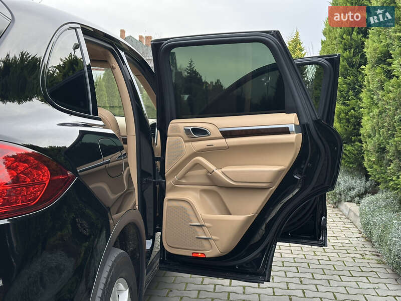 Внедорожник / Кроссовер Porsche Cayenne 2013 в Одессе