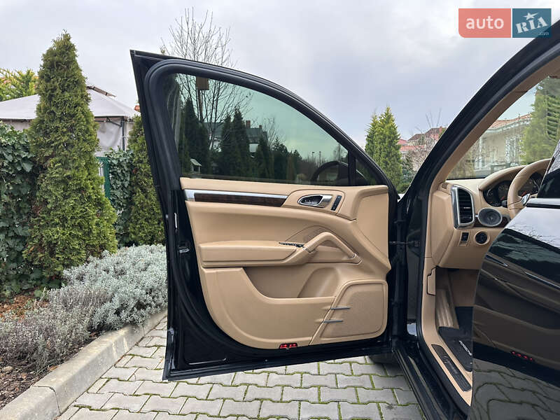 Внедорожник / Кроссовер Porsche Cayenne 2013 в Одессе