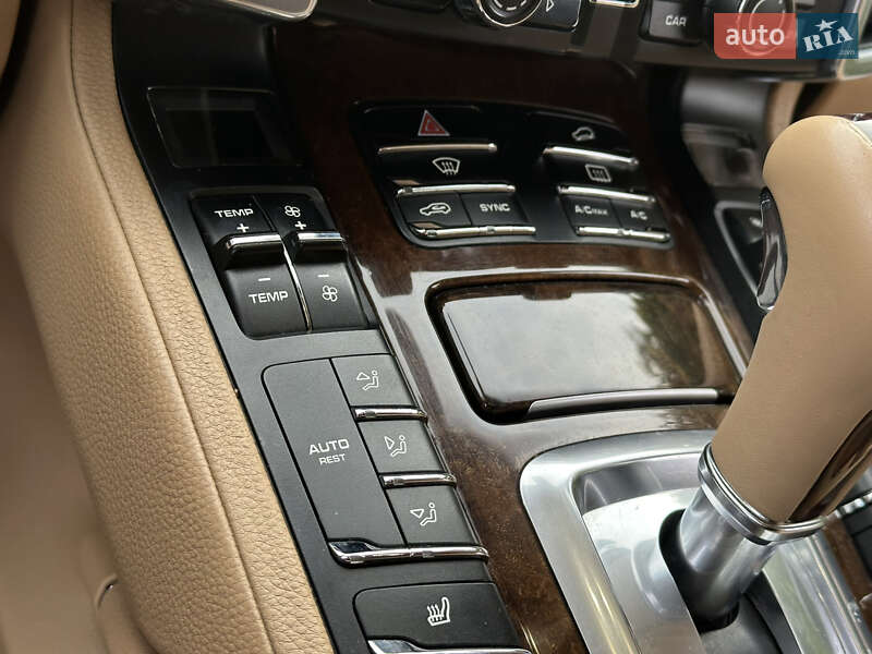 Внедорожник / Кроссовер Porsche Cayenne 2013 в Одессе