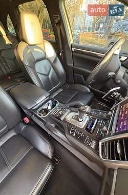 Внедорожник / Кроссовер Porsche Cayenne 2013 в Киеве