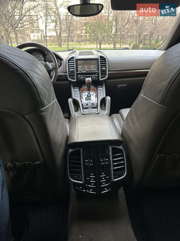 Внедорожник / Кроссовер Porsche Cayenne 2010 в Одессе