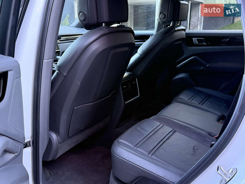 Внедорожник / Кроссовер Porsche Cayenne 2019 в Львове