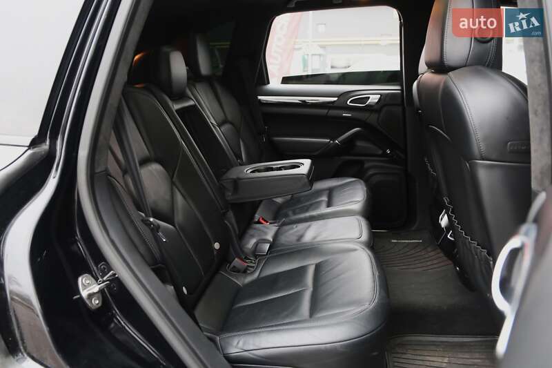 Внедорожник / Кроссовер Porsche Cayenne 2013 в Киеве