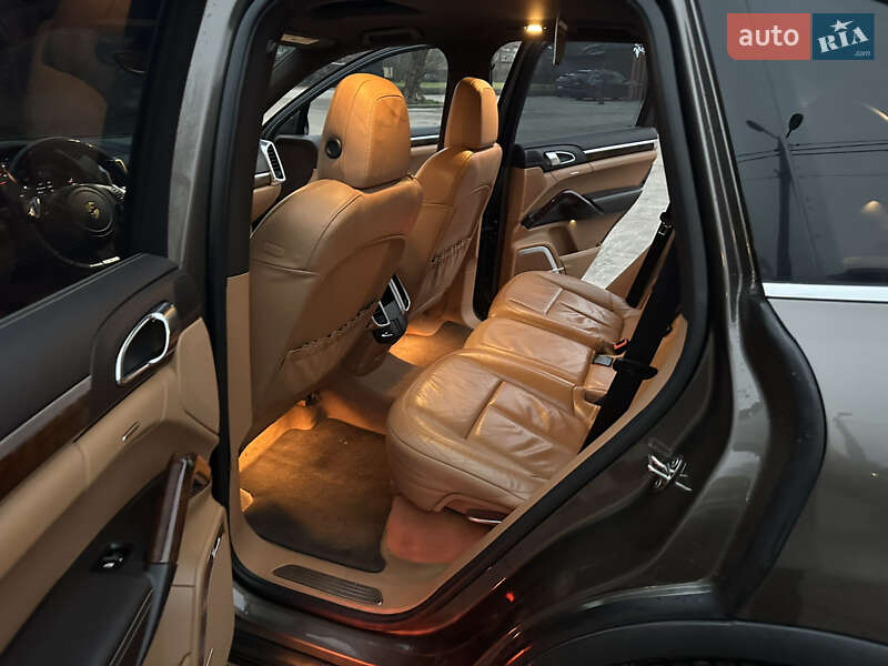 Внедорожник / Кроссовер Porsche Cayenne 2011 в Киеве фото 24 Внедорожник / Кроссовер Porsche Cayenne 2011 в Киеве