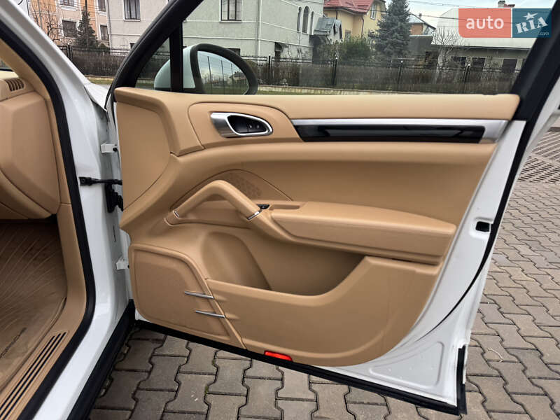 Внедорожник / Кроссовер Porsche Cayenne 2013 в Ивано-Франковске