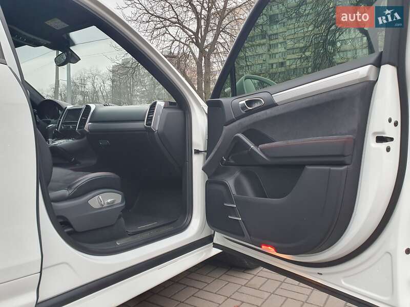 Внедорожник / Кроссовер Porsche Cayenne 2015 в Киеве фото 36 Внедорожник / Кроссовер Porsche Cayenne 2015 в Киеве