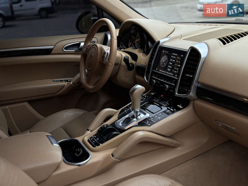Внедорожник / Кроссовер Porsche Cayenne 2011 в Тернополе