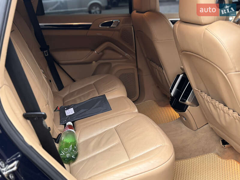 Внедорожник / Кроссовер Porsche Cayenne 2011 в Тернополе