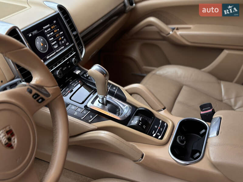 Внедорожник / Кроссовер Porsche Cayenne 2011 в Тернополе