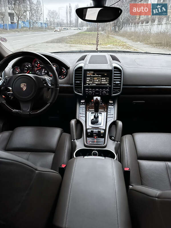 Внедорожник / Кроссовер Porsche Cayenne 2013 в Киеве