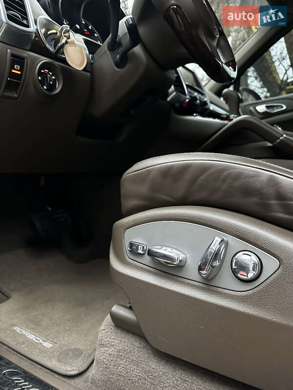 Внедорожник / Кроссовер Porsche Cayenne 2013 в Киеве