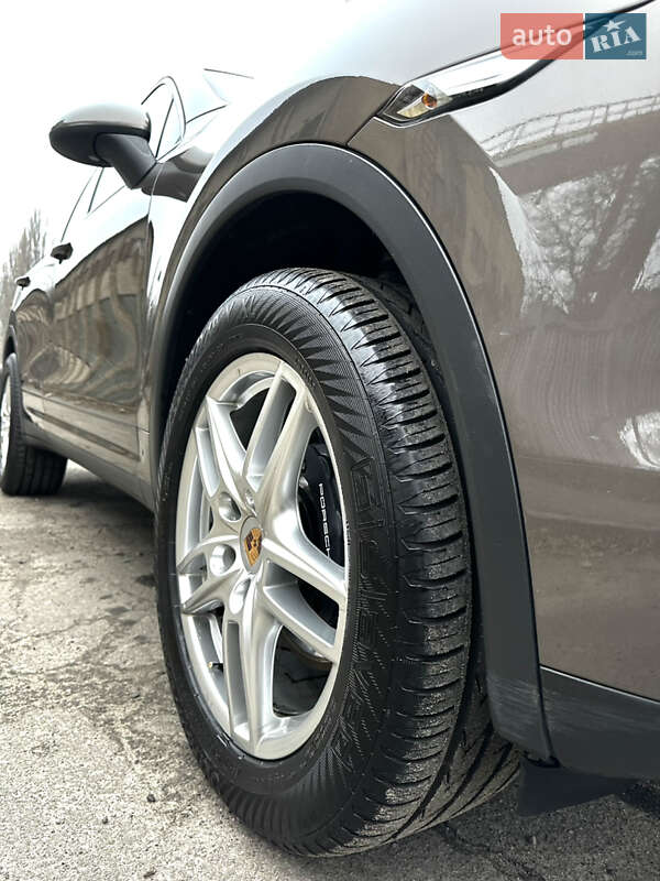 Внедорожник / Кроссовер Porsche Cayenne 2013 в Киеве