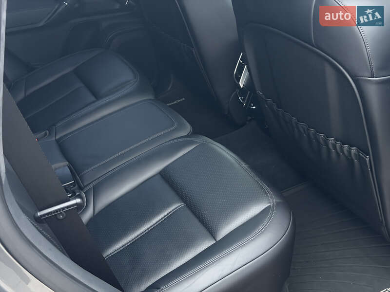 Внедорожник / Кроссовер Porsche Cayenne 2013 в Киеве