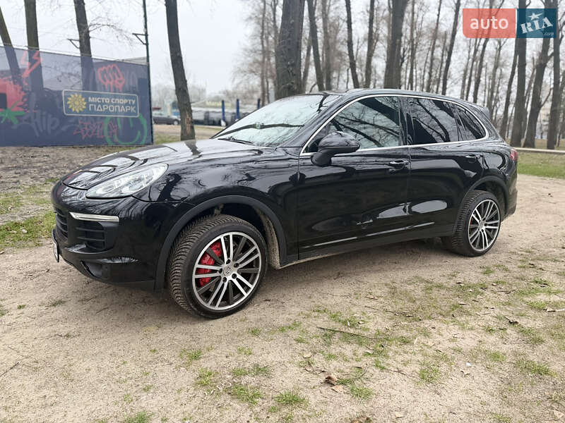 Внедорожник / Кроссовер Porsche Cayenne 2015 в Киеве