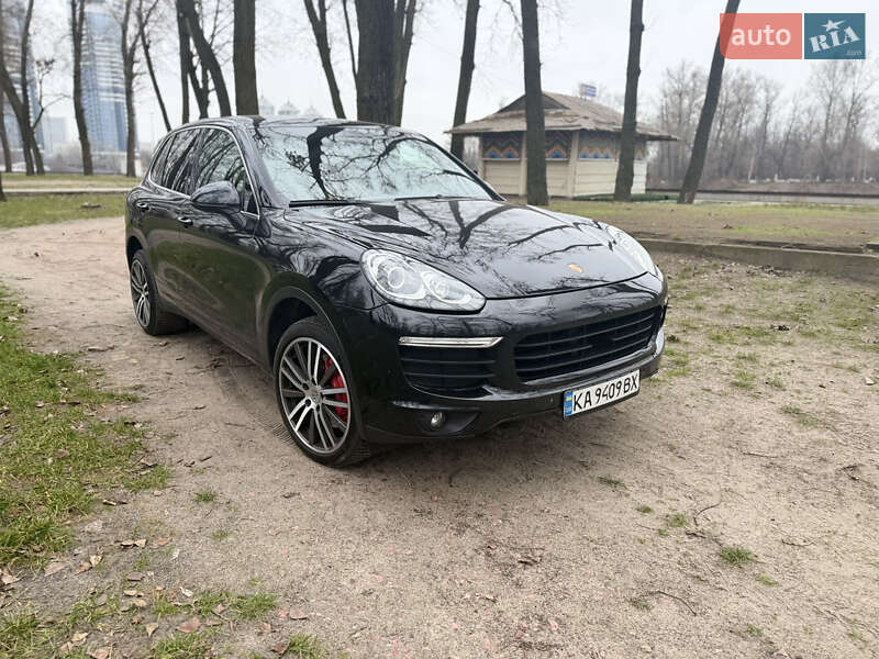 Внедорожник / Кроссовер Porsche Cayenne 2015 в Киеве