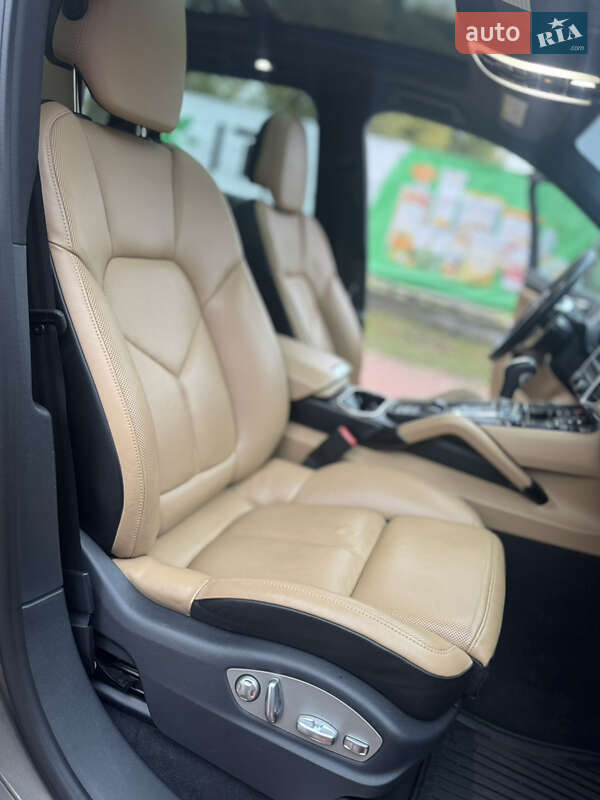 Внедорожник / Кроссовер Porsche Cayenne 2015 в Киеве