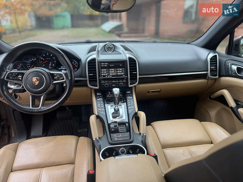 Внедорожник / Кроссовер Porsche Cayenne 2015 в Киеве