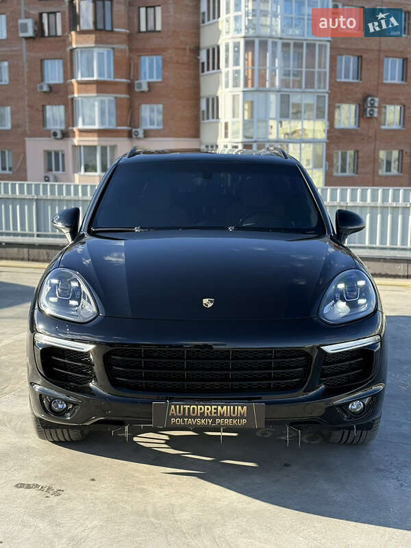 Внедорожник / Кроссовер Porsche Cayenne 2015 в Полтаве