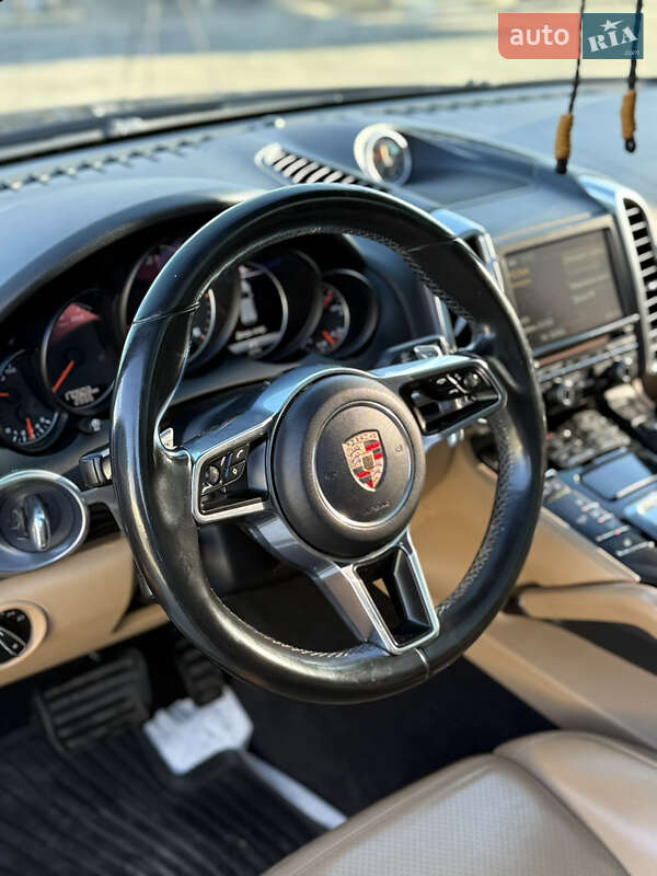 Внедорожник / Кроссовер Porsche Cayenne 2015 в Полтаве