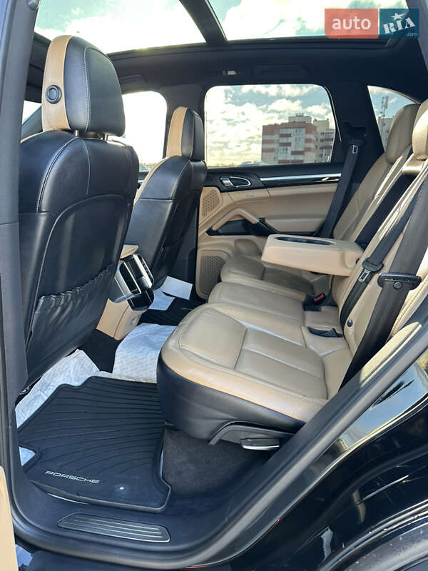 Внедорожник / Кроссовер Porsche Cayenne 2015 в Полтаве