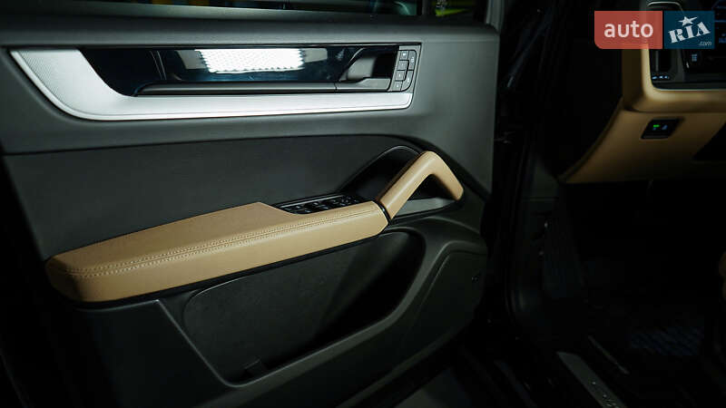 Внедорожник / Кроссовер Porsche Cayenne 2024 в Киеве