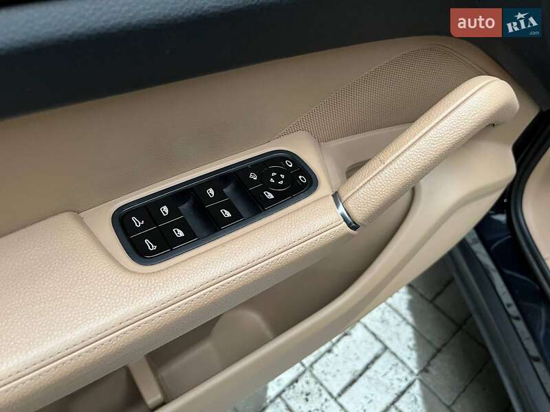 Внедорожник / Кроссовер Porsche Cayenne 2018 в Киеве