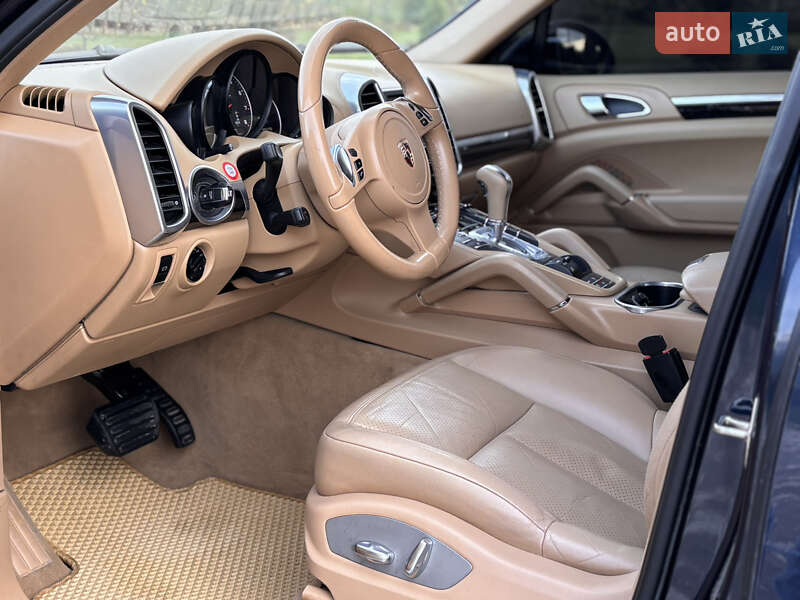 Внедорожник / Кроссовер Porsche Cayenne 2011 в Тернополе