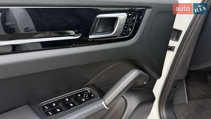 Внедорожник / Кроссовер Porsche Cayenne 2017 в Одессе