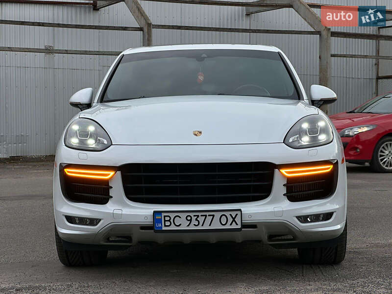 Позашляховик / Кросовер Porsche Cayenne 2016 в Львові