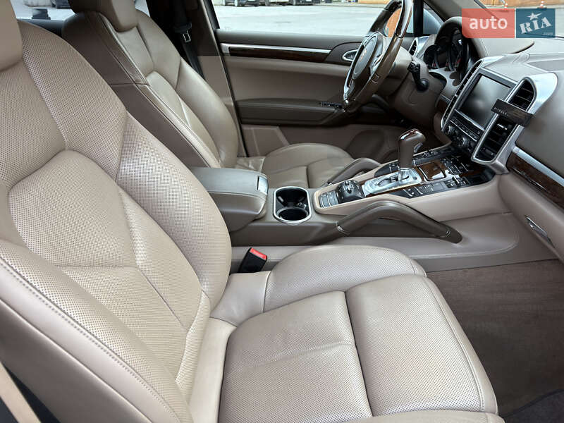 Внедорожник / Кроссовер Porsche Cayenne 2013 в Днепре