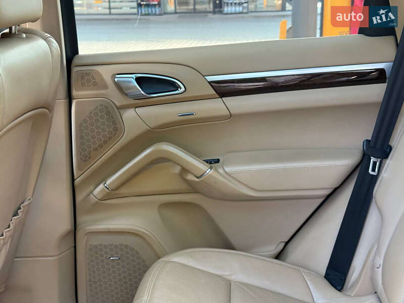 Внедорожник / Кроссовер Porsche Cayenne 2012 в Днепре