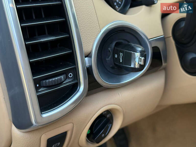 Внедорожник / Кроссовер Porsche Cayenne 2012 в Днепре