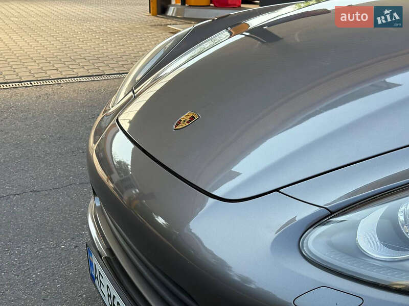 Внедорожник / Кроссовер Porsche Cayenne 2012 в Днепре