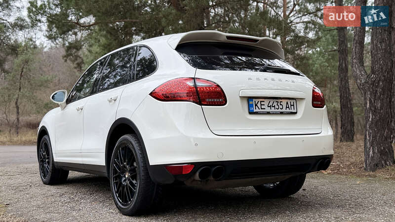 Позашляховик / Кросовер Porsche Cayenne 2011 в Києві