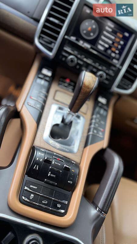 Позашляховик / Кросовер Porsche Cayenne 2011 в Києві